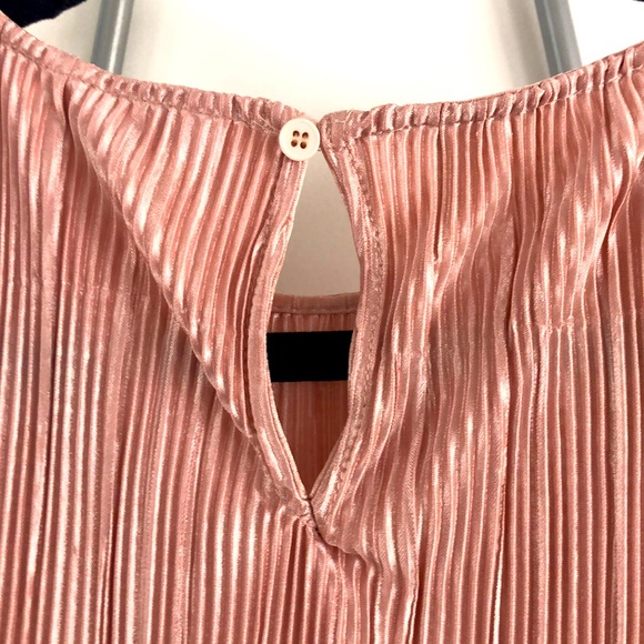 Ruffled cold shoulder top - Picture 5 of 8